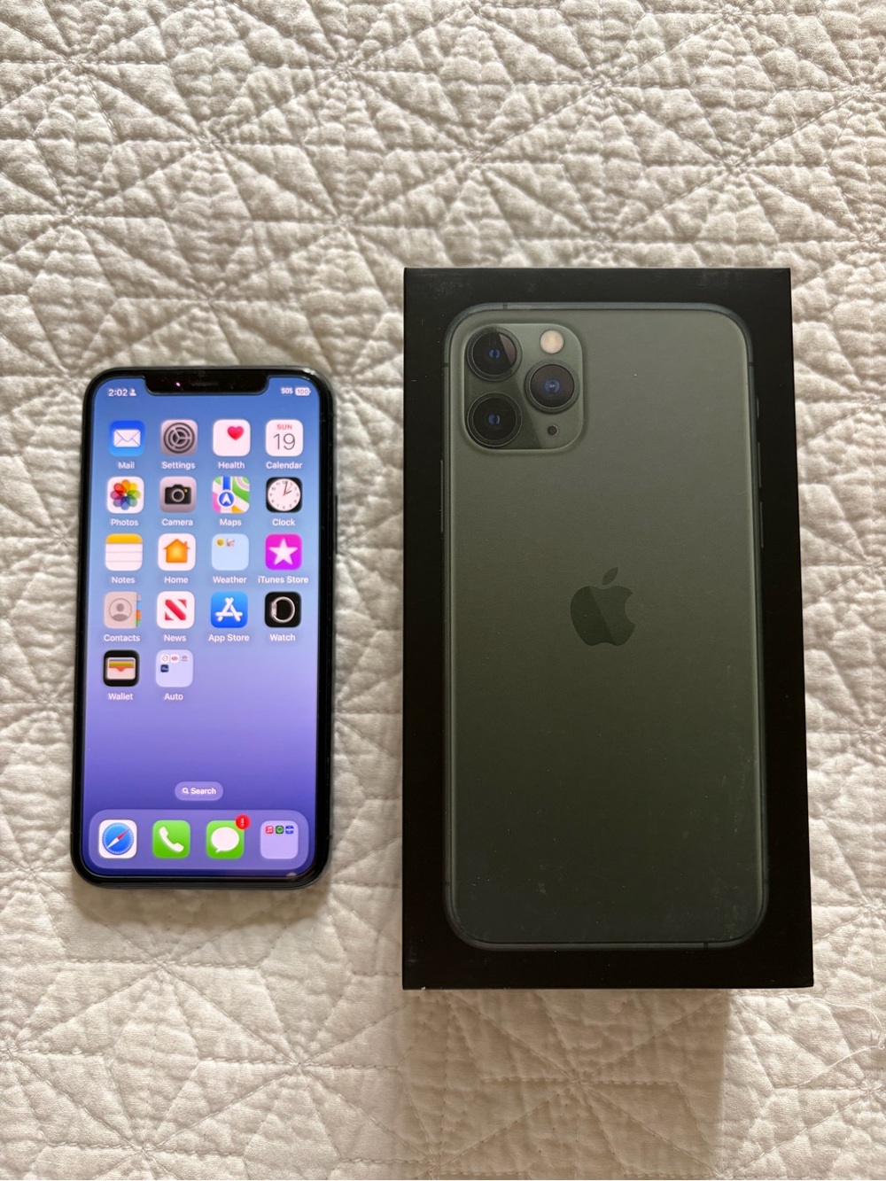 Apple iPhone 11 Pro 256 GB in Midnight Green with Box